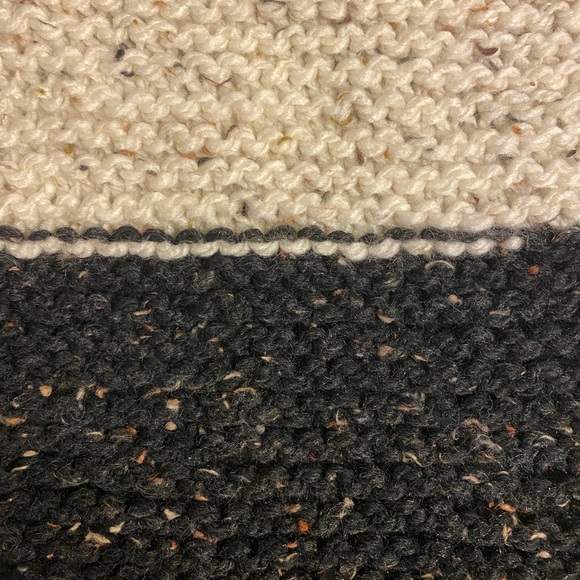 One of a kind, hand-knit scarf - Picture 2 of 2